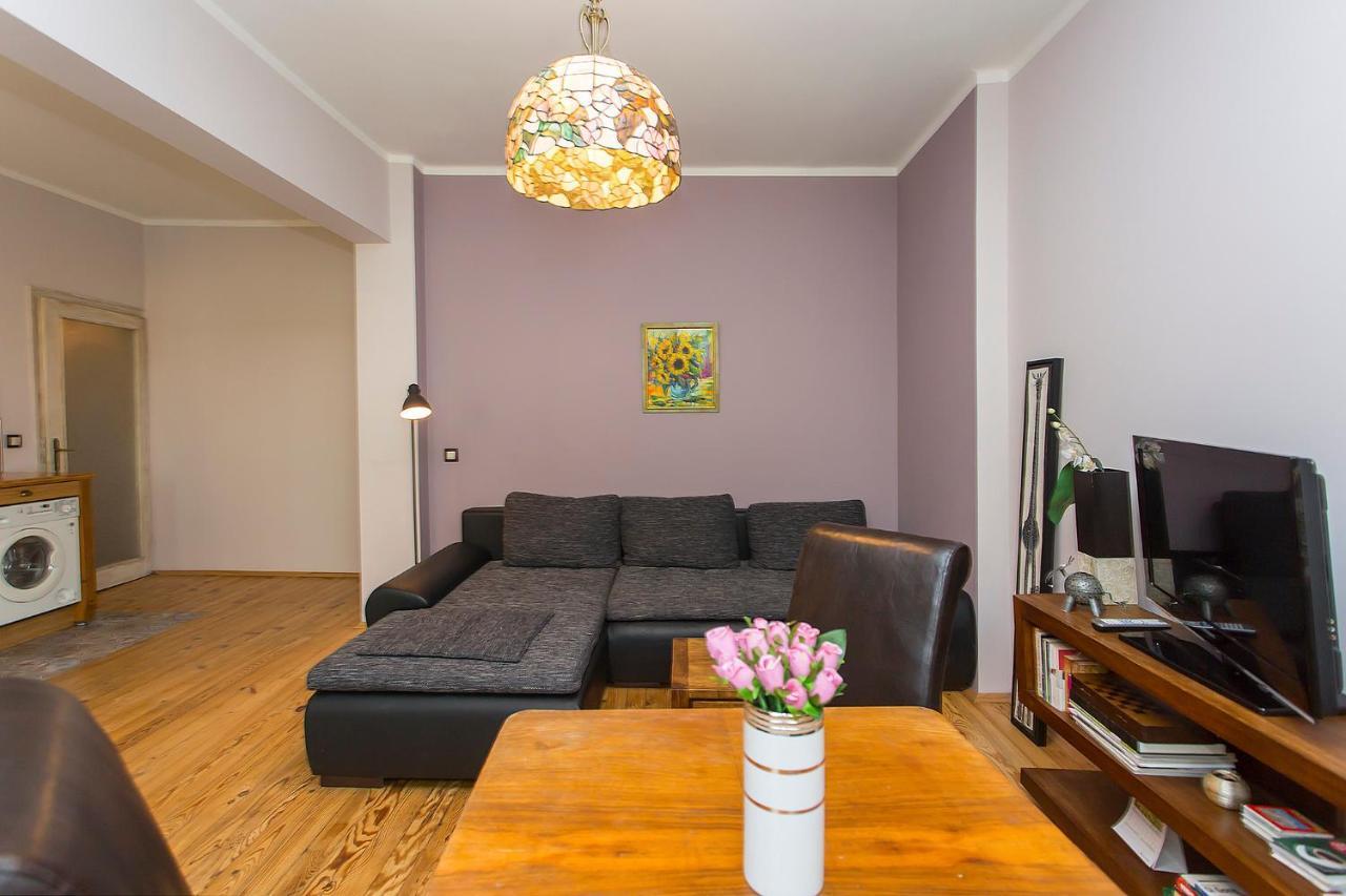 Colorful 2Bdr Apartment In The City Center Sófia Exterior foto